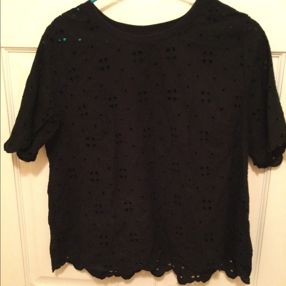 Women’s short sleeve black top